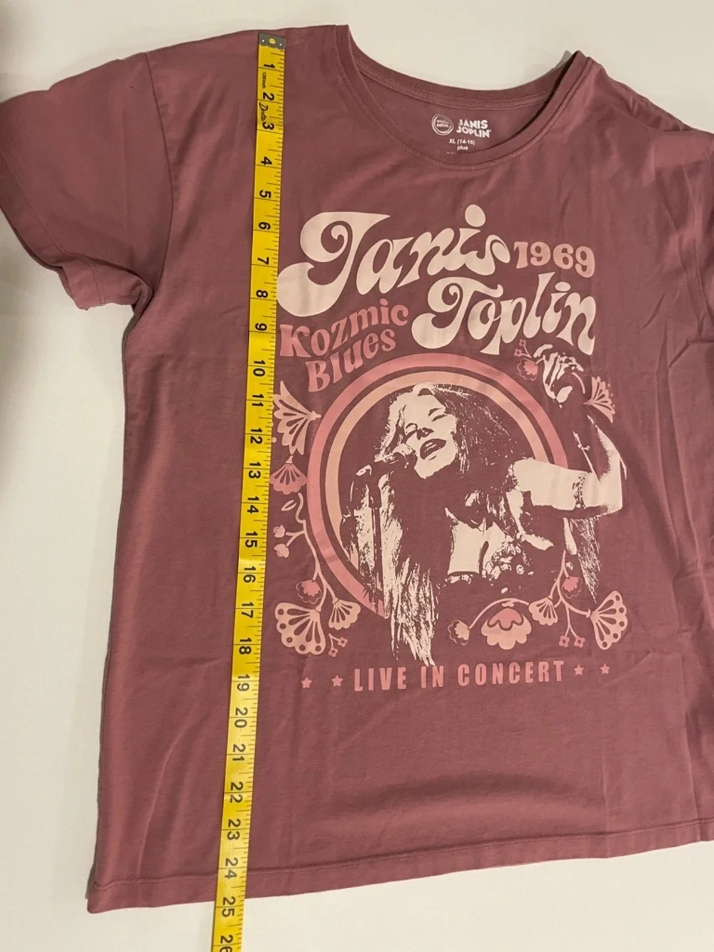 Wonder Nation Janis Joplin Graphic Tee in Mauve